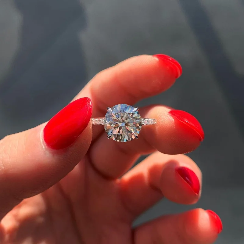 Round Cut Moissanite Engagement Ring