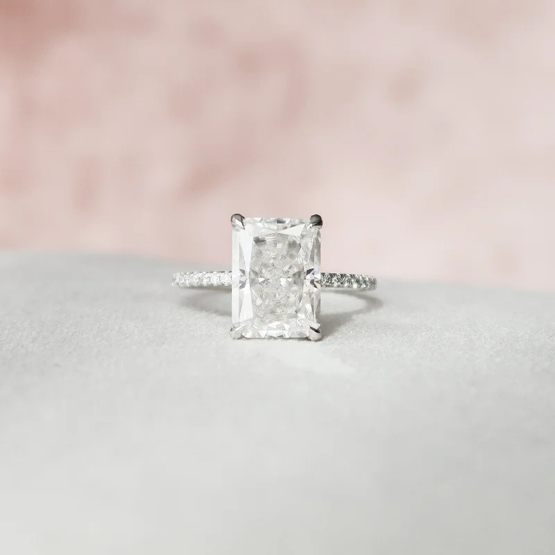 4.5 СT Radiant Cut Moissanite Engagement Ring