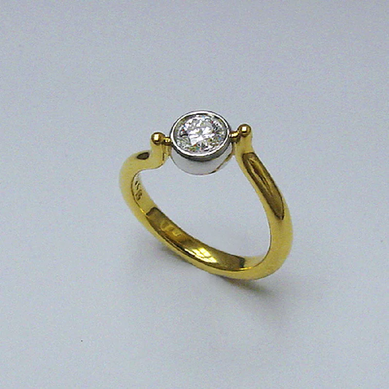 Round Diamond Engagement Ring