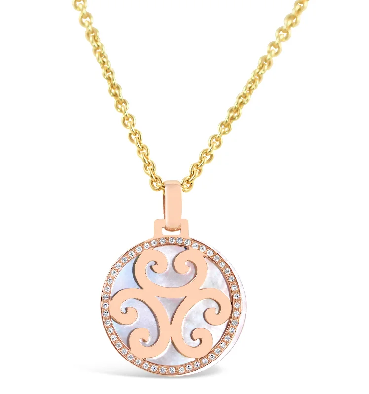 PLAITNI DIAMOND MEDALLION PENDANT