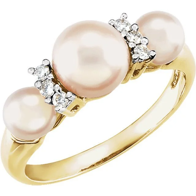 14KT YELLOW GOLD THREE-STONE PEARL AND DIAMOND RING