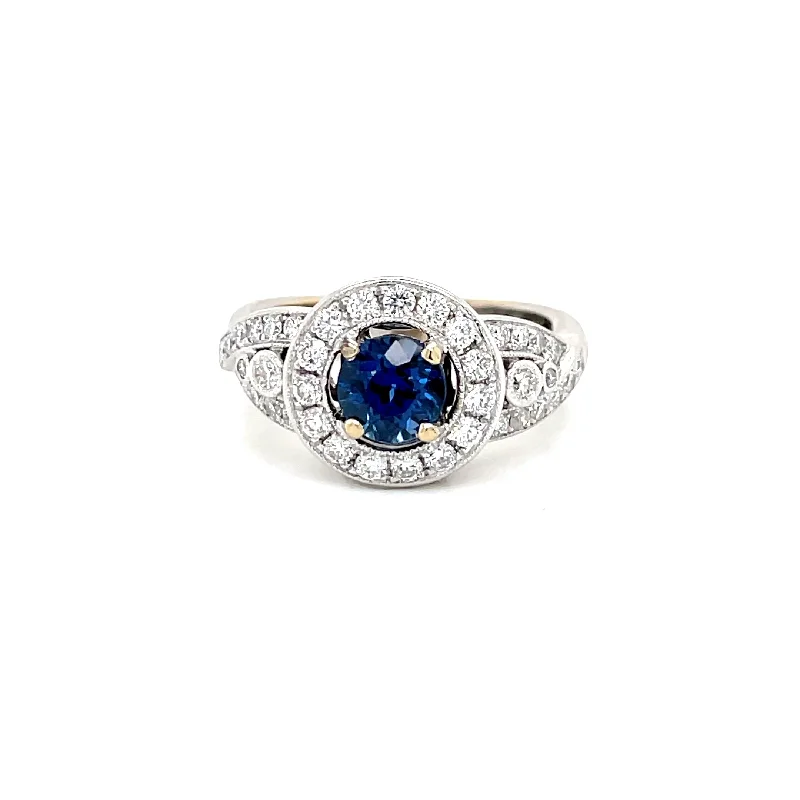 ESTATE 18KW Gold Vintage-Inspired Halo Design Sapphire Ring