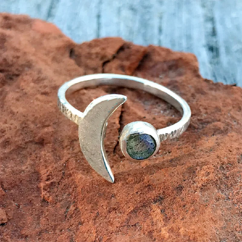 Labradorite Crescent Ring - Sterling Silver, India