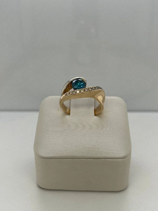 Yellow Gold Blue Diamond Open Space Ring